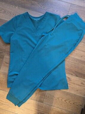 Mandala Scrub Top and Jogger Set- Like NEW